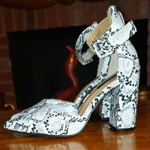 Snakeskin heels - Sz 10